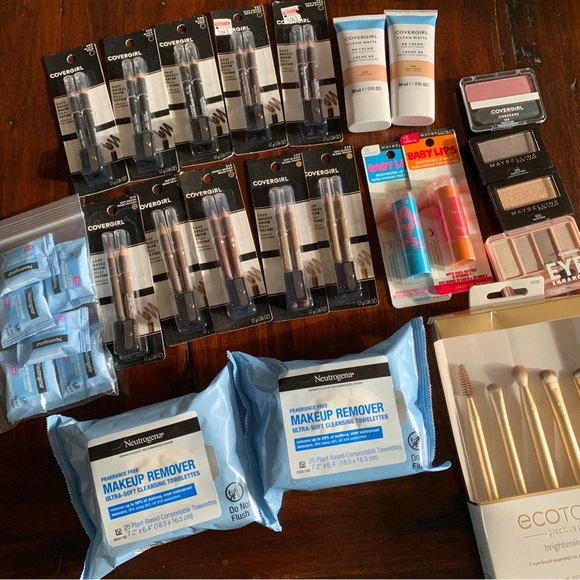 27 piece cosmetics and makeup brush bundle
